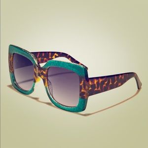 Gisselle Oversized Square Womans Sunglasses